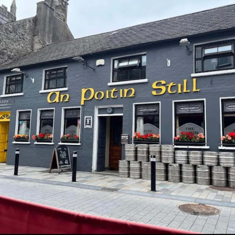An Poitin Still exterior with Ridge Rock Accommodation upstairs