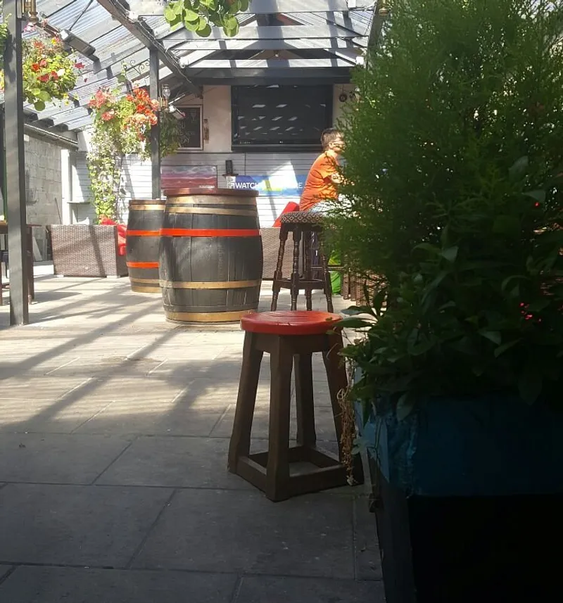 Live music session at An Poitin Still